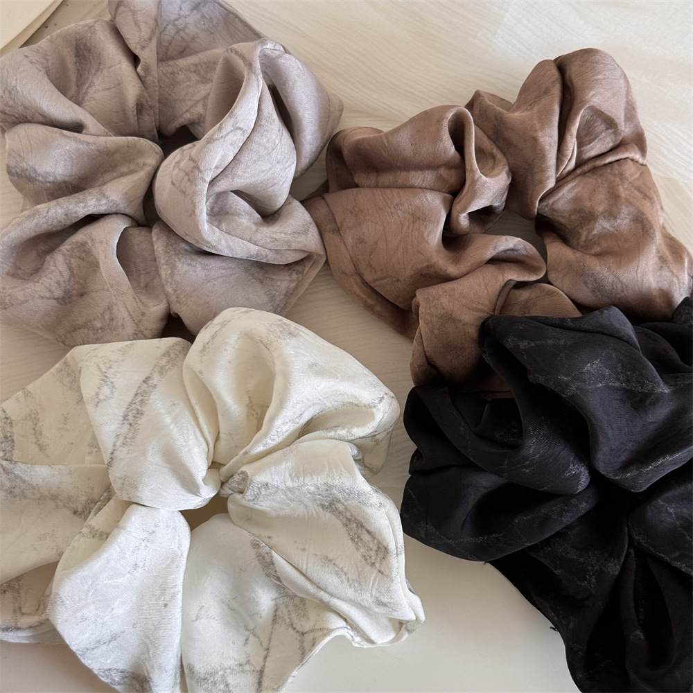 Scrunchie in raso stile cinese con disegno a inchiostro_voghion.com