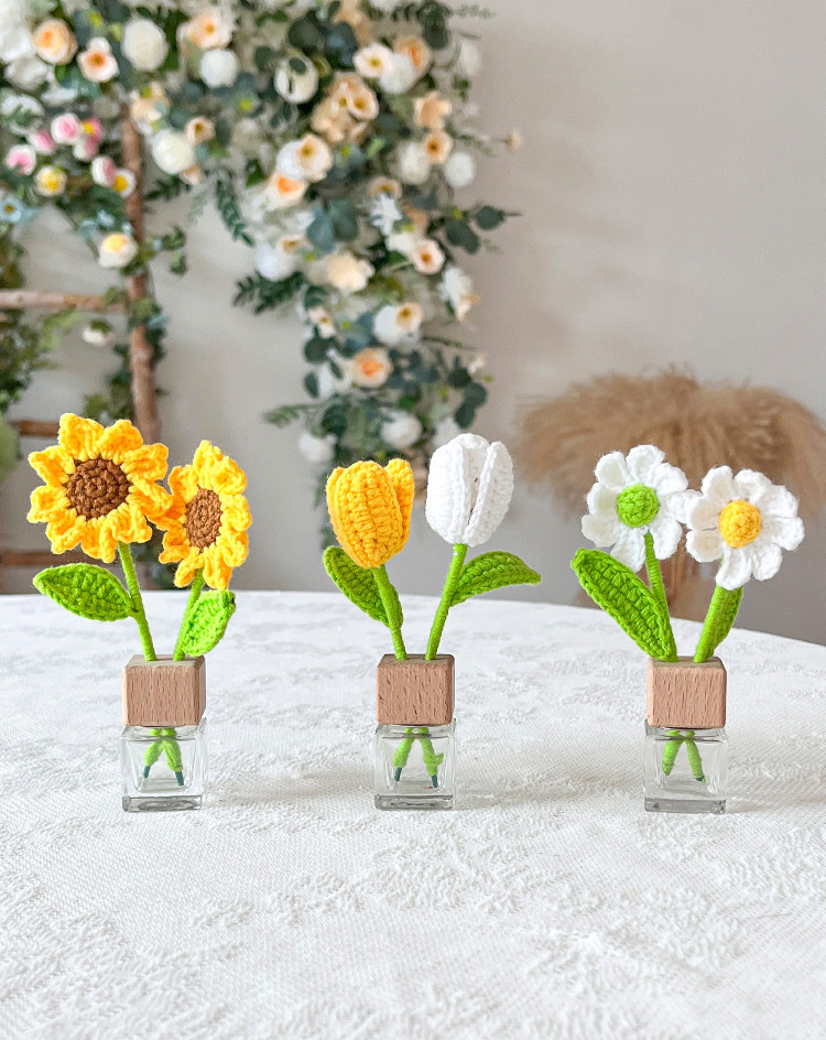 Handmade Creative Woven Sunflower Tulip Aromatherapy Pendant display picture 1