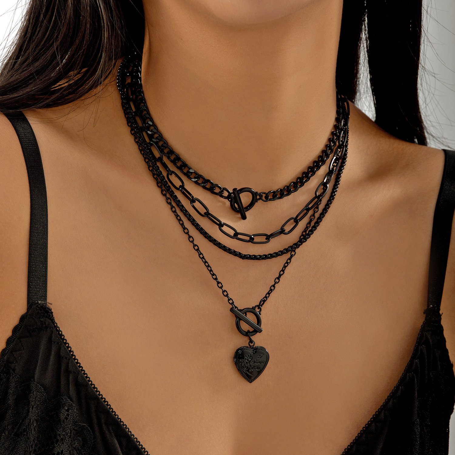 Mehrschichtige Halskette mit Herzanhänger für Damen, Schwarz, minimalistisches Design mit OT-Verschluss, modische elegante Halskette für Frauen, grenzüberschreitend
