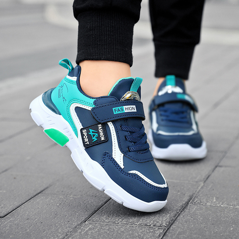 Zapatos deportivos para niños, primavera y otoño, zapatos para niños de escuela primaria, zapatos impermeables informales de suela blanda, zapatos para correr medianos y grandes cubiertos de cuero