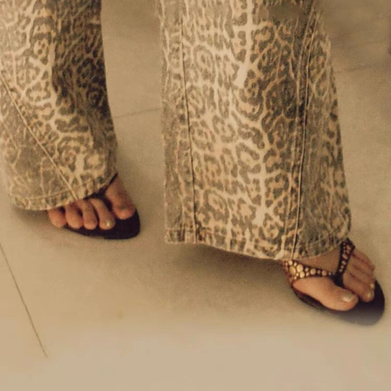 Högklackade tå-sandaler med nitar dam sommar mode_voghion.com