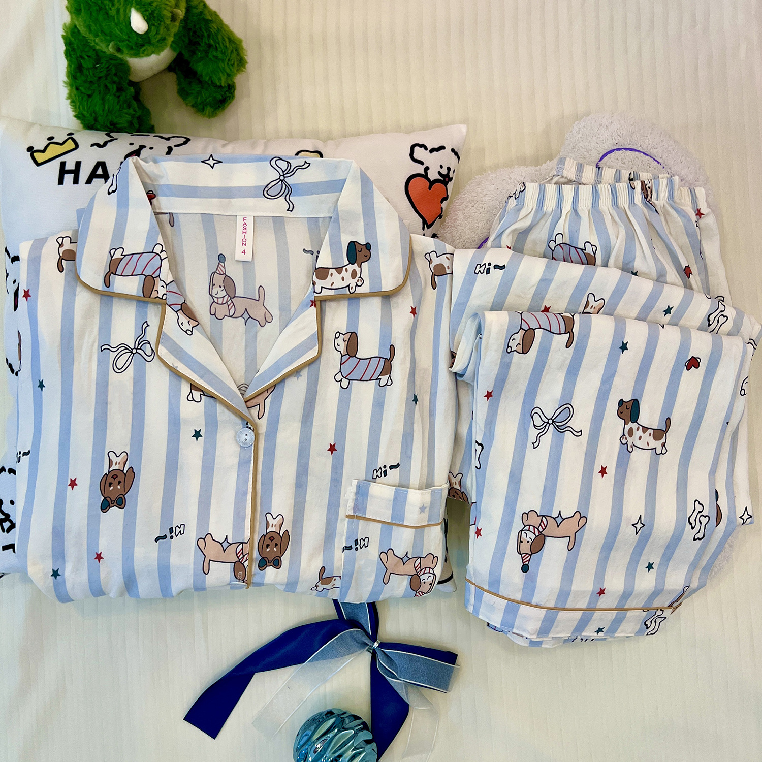 Pijamas de algodón de nube al por mayor transfronterizo, pantalones de manga larga para mujer, solapa, otoño nuevo estilo, linda rebeca, dulce servicio a domicilio, gato kt
