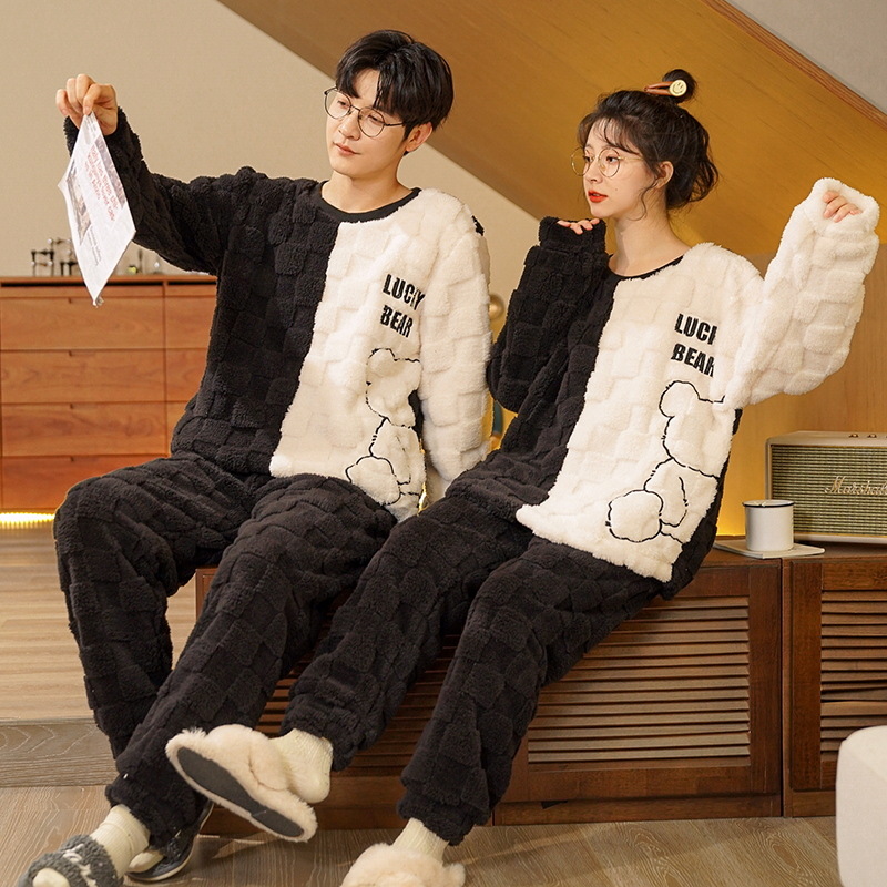 Pareja de pijamas de invierno de lana de coral engrosada de franela forrada de lana de los hombres y las mujeres de color a juego de dibujos animados ropa de casa Otoño e Invierno