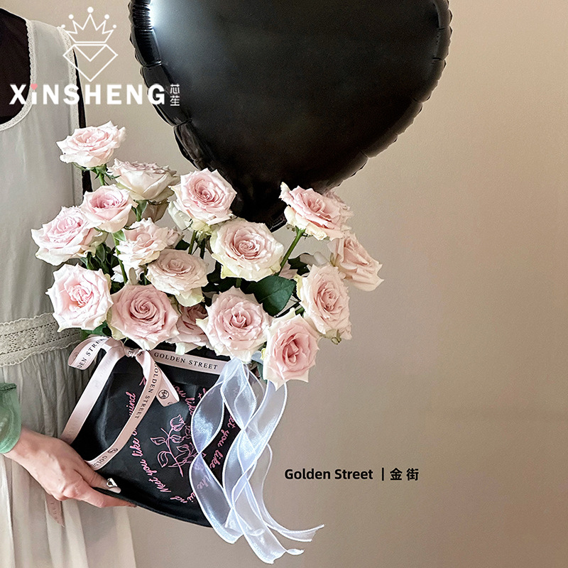 芯苼 原创简约玫瑰抱抱袋鲜花艺包装diy材料花束插花盒防水牛皮袋