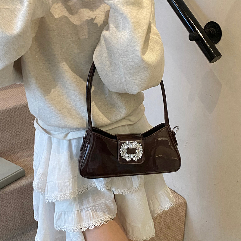 Bolso de axila de textura de alta calidad 2025 nuevo bolso de mujer bolso de hombro con diamantes de estilo occidental bolso de mensajero brillante de charol