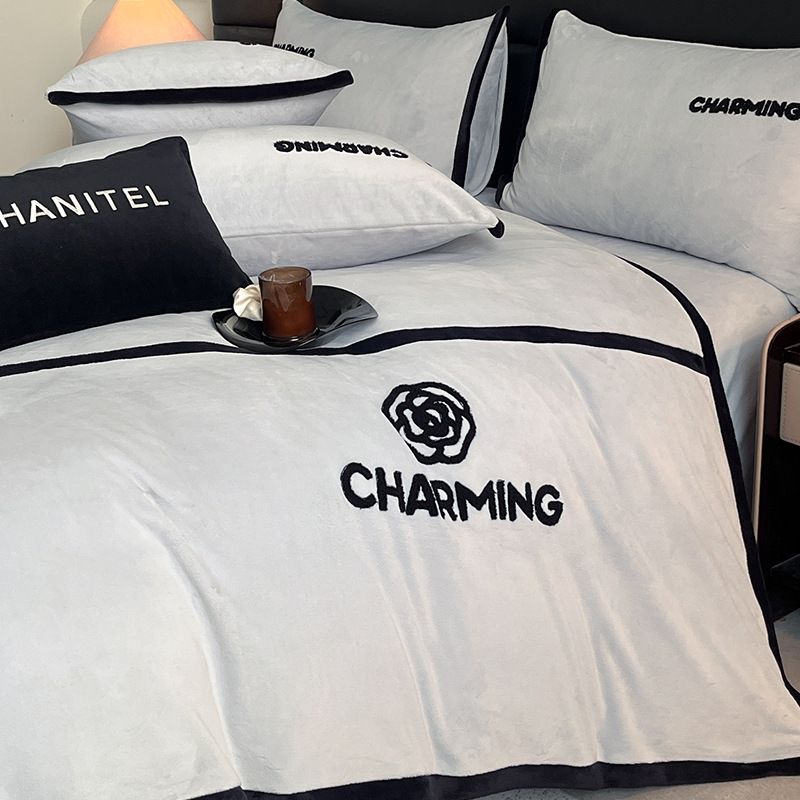 Leche de seda cama de cuatro piezas, colcha de coral de brida 2025, nueva sábanas de otoño y invierno engrosadas y un conjunto de tres piezas de seda