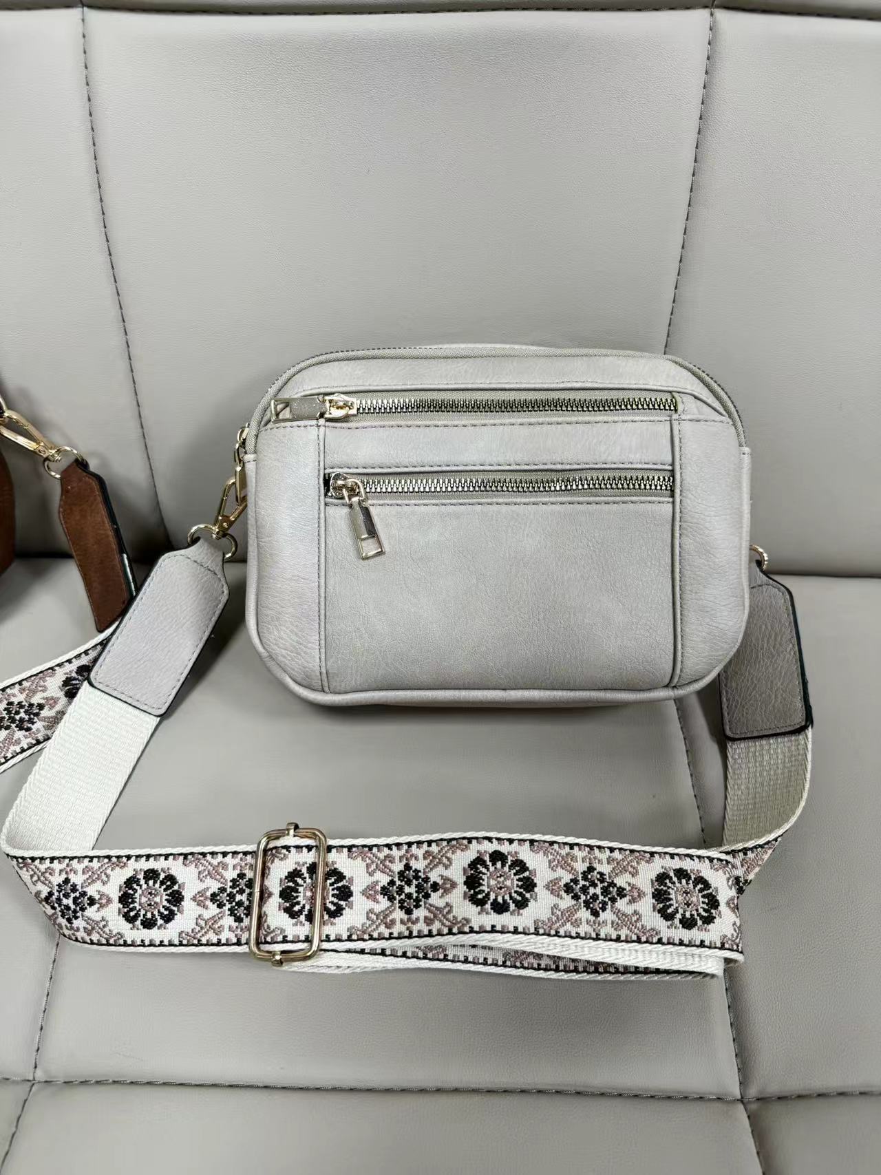 Women's Small Pu Leather Cow Pattern Color Block Plaid Classic Style Square Zipper Crossbody Bag display picture 5