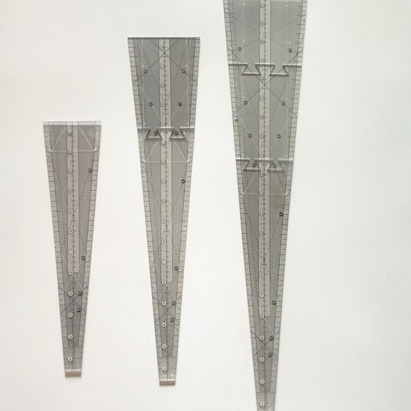 制作精雕亚克力绘画镂空模板 钥匙扣立牌 多功能打格 缝纫拼布尺