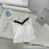 Белый в горошек