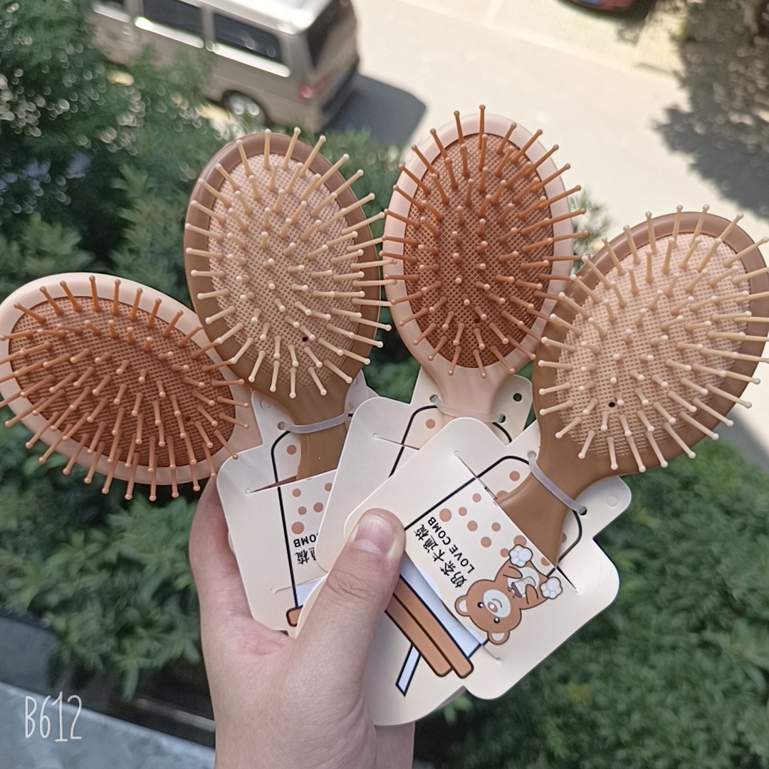 Bonito peine de peinado color macarrón con cojín de aire para masaje, adecuado para uso doméstico y dormitorios estudiantiles, cepillo de pelo de plástico suave con cojín de aire.