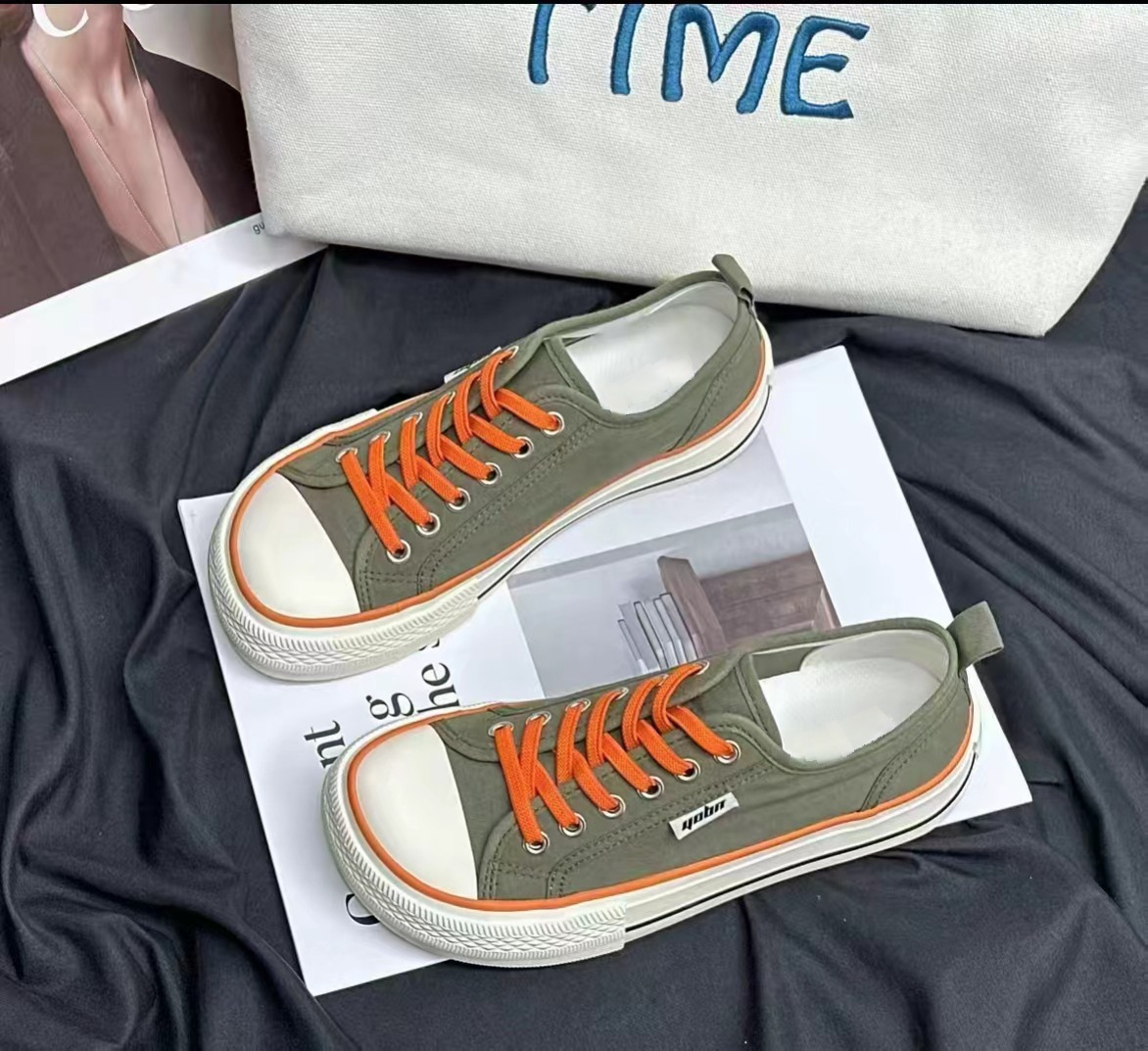 2026 primavera y verano nuevos zapatos de lona de mujer de altura baja con suela gruesa delantera correa de abertura superficial zapatos de lona casuales de estudiantes