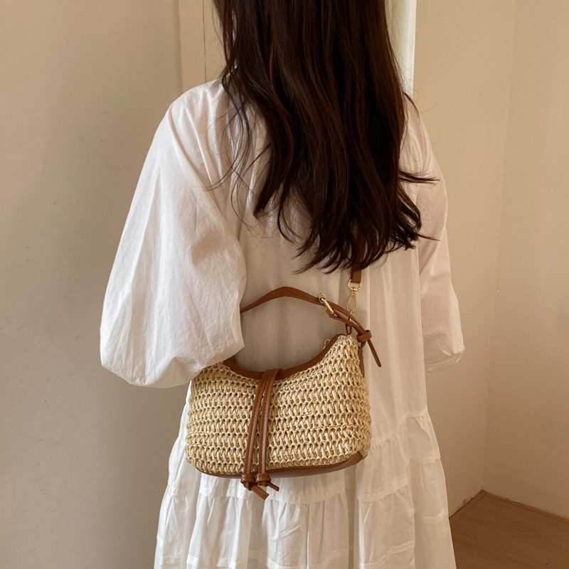 Nicho Zhong vacaciones de verano bolsas de paja nuevas bolsas de mano de viaje de mujer ocio diario viaje de viaje temperamento bolsas de cubo caqui