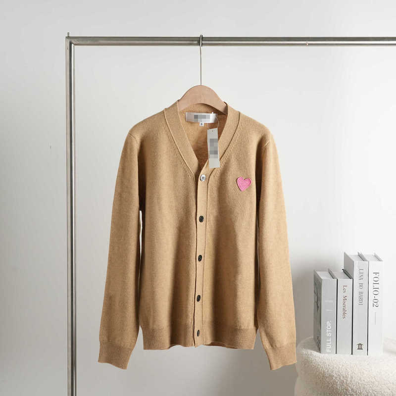 Classic Japanese-style pink heart-pattern cardigan, V-neck, everyday casual versatile style, sweater, knitwear, cardigan top Classic Japanese-style pink heart-pattern cardigan, V-neck, everyday casual versatile style, sweater, knitwear, cardigan top
