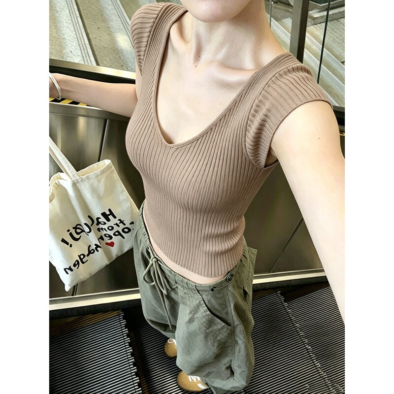 Backless Style Pure Desire V-Neck Knitted Short-Sleeve T-Shirt for Women, New Slim-Fit Design with Small Flutter Sleeves Short Top Backless Style Pure Desire V-Neck Knitted Short-Sleeve T-Shirt for Women, New Slim-Fit Design with Small Flutter Sleeves Short Top