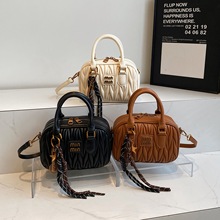 �羳С���߼��а���Ů������͹��ް��μ��������Ᵽ�g��б���