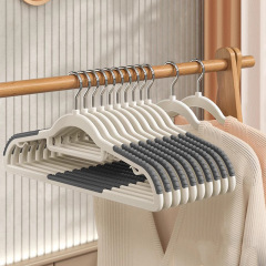 家庭用ハンガーの魚の口は滑り止めで、肩の角の服を支えて乾湿します。