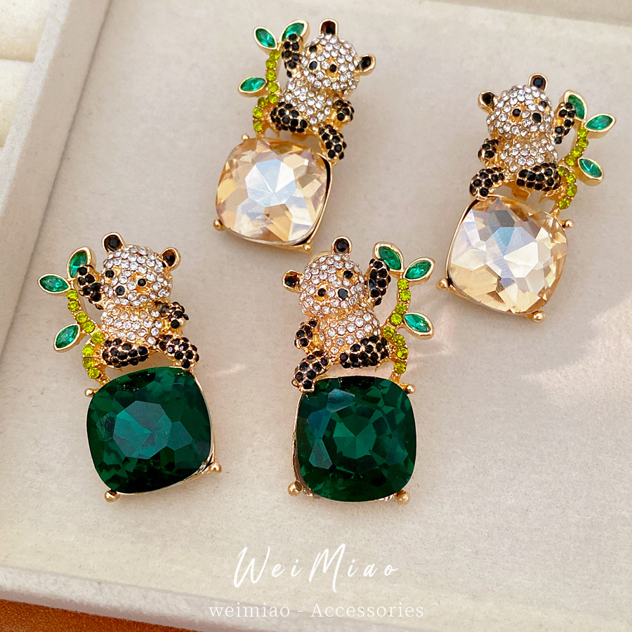 Aguja de plata con diamantes panda cuadrado colgante pernos de orejas de moda exquisita temperamento aretes de nicho de diseño de orejas para mujeres