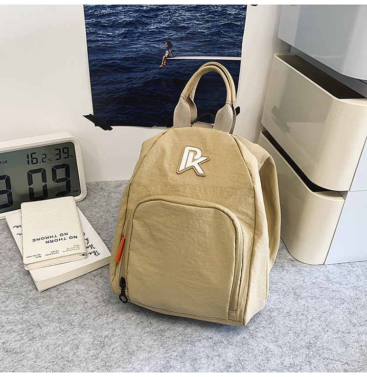 Unisex casual large-capacity crossbody bag, sporty casual student backpack, fashionable and versatile commuter single-shoulder bag undefined