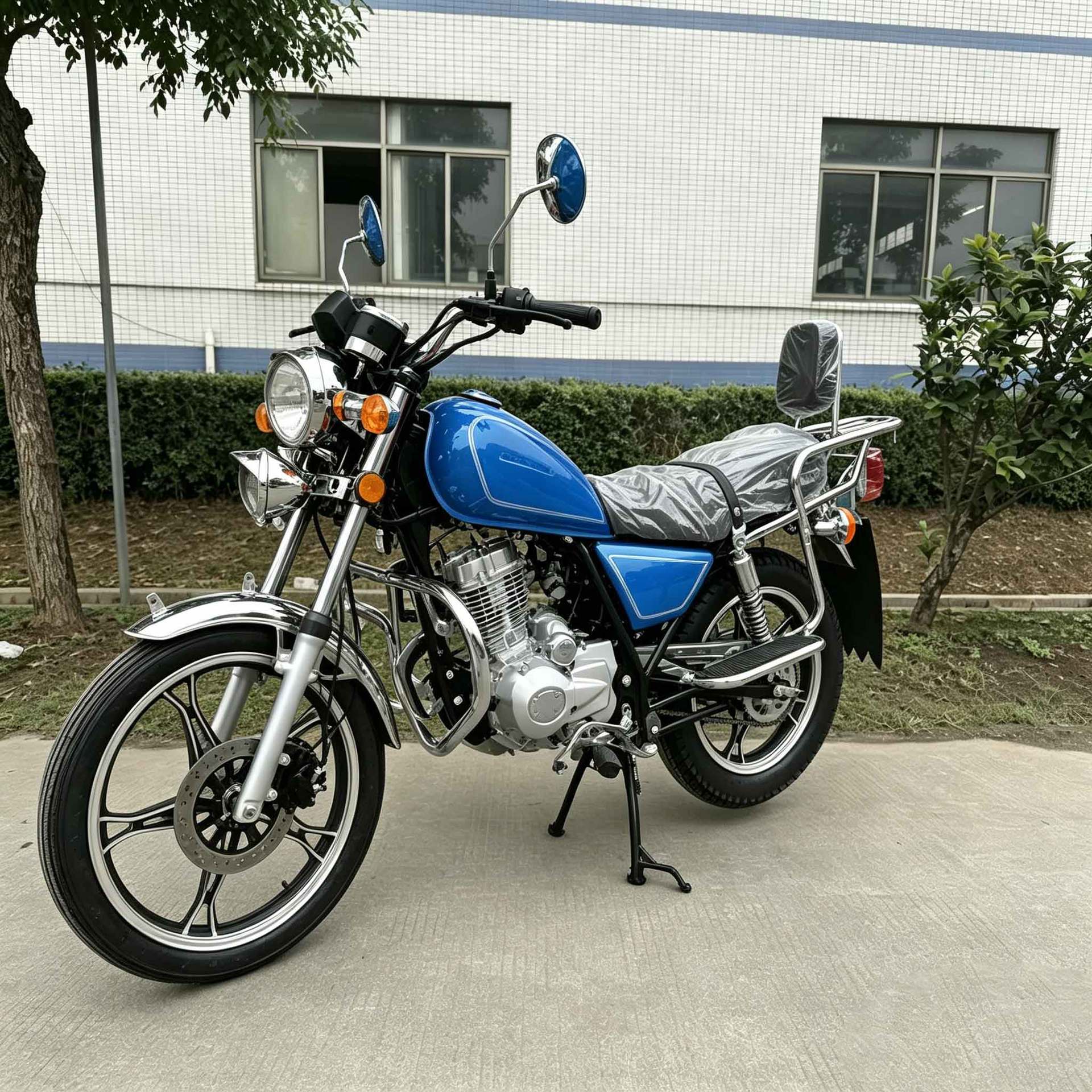 Blue motorcycle exported to Africa, durable, easy to maintain, high load capacity, stylish appearance, stable power