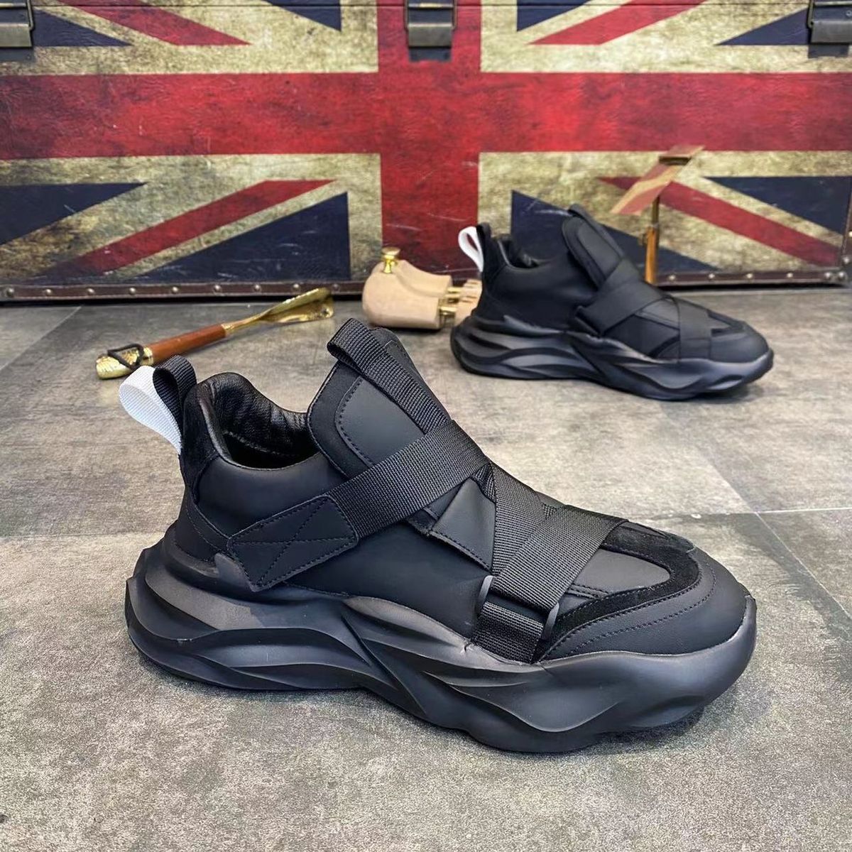 秋季皮面拼色运动休闲鞋2025超火厚底显高底轻便时尚潮男鞋