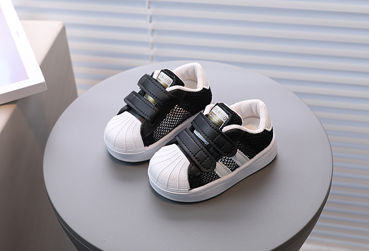 Barnbrädegalleria vit port hane och hona gående babyhacka, pring/sommar 2023 urholkad ingle meh_voghion.com