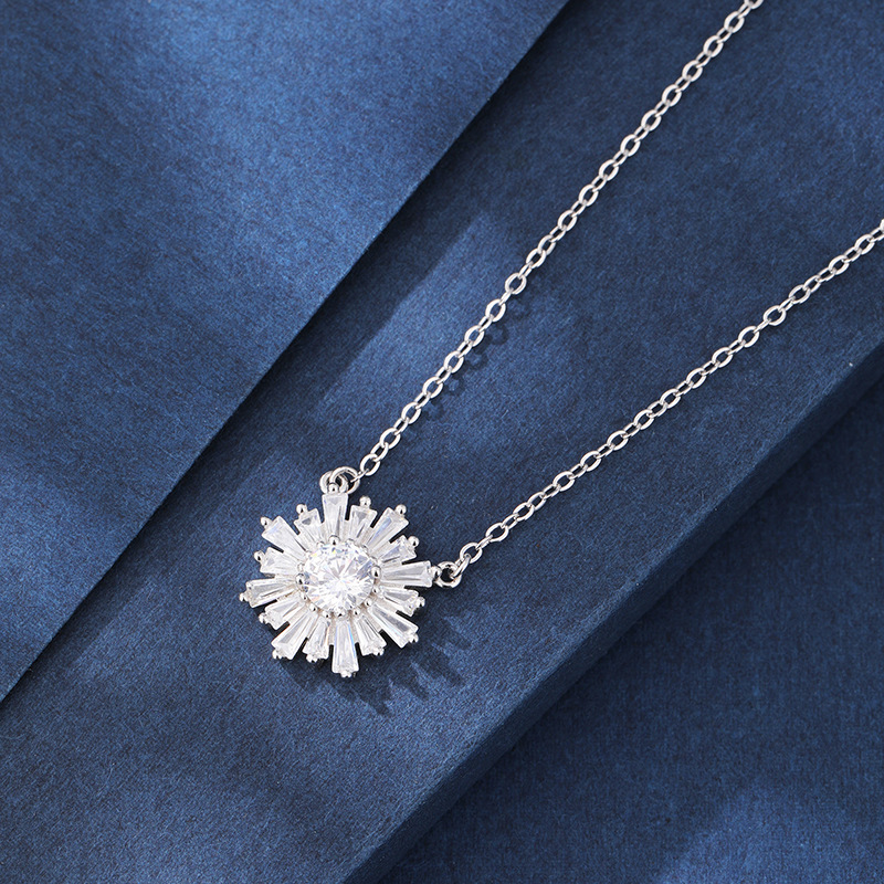Girasol S925 Collar de plata esterlina Mujer Lujo ligero Moda de nicho Diamante Copo de nieve Colgante de cadena de clavícula Regalo de San Valentín