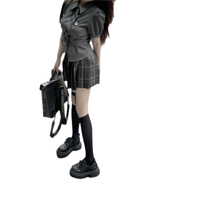 여름 대학 스타일 디자인 감각 틈새 불규칙한 웨이스트 짧은 셔츠 톱 JK 주름 치마 뜨거운 소녀 세트