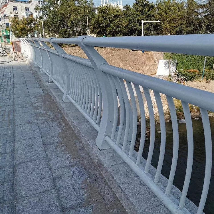 粤通厂家批发人行道桥梁防护栏锌钢护栏河道景观装饰栏杆