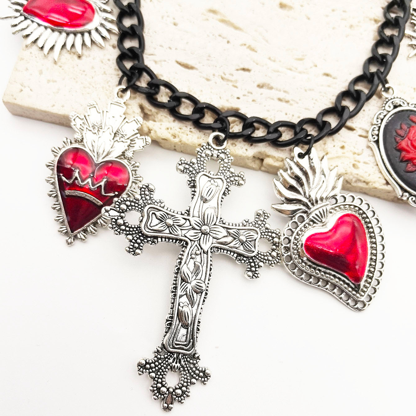 Zinc alloy Material Vintage Style Cross Heart Shape Zinc Alloy Chain-free Choker Wholesale