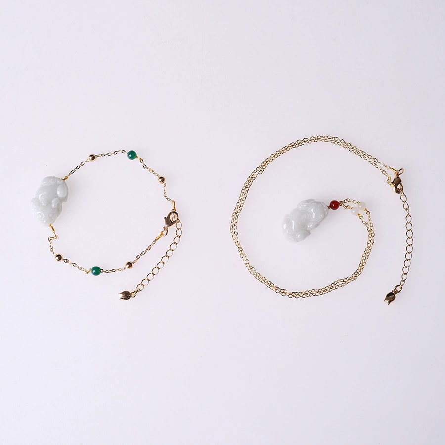 Натуральный изумрудный нефритовый кулон