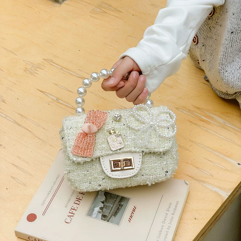 Shoulder bag, bag accessory, one-shoulder bag from pearl, wallet, Chanel style