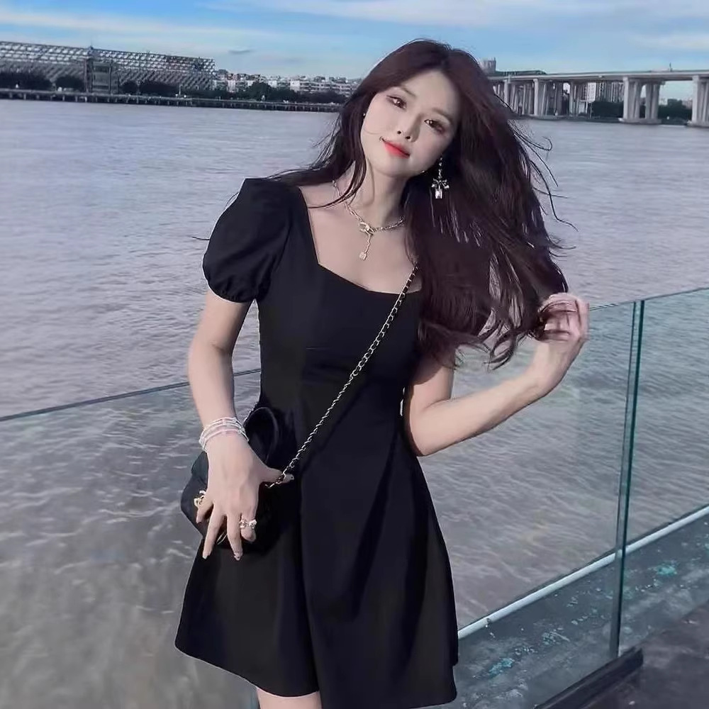 High-End Hepburn Style Little Black Dress for Women Summer New French Retro Square Neck Puff Sleeve Waist Dress Sweet and Spicy