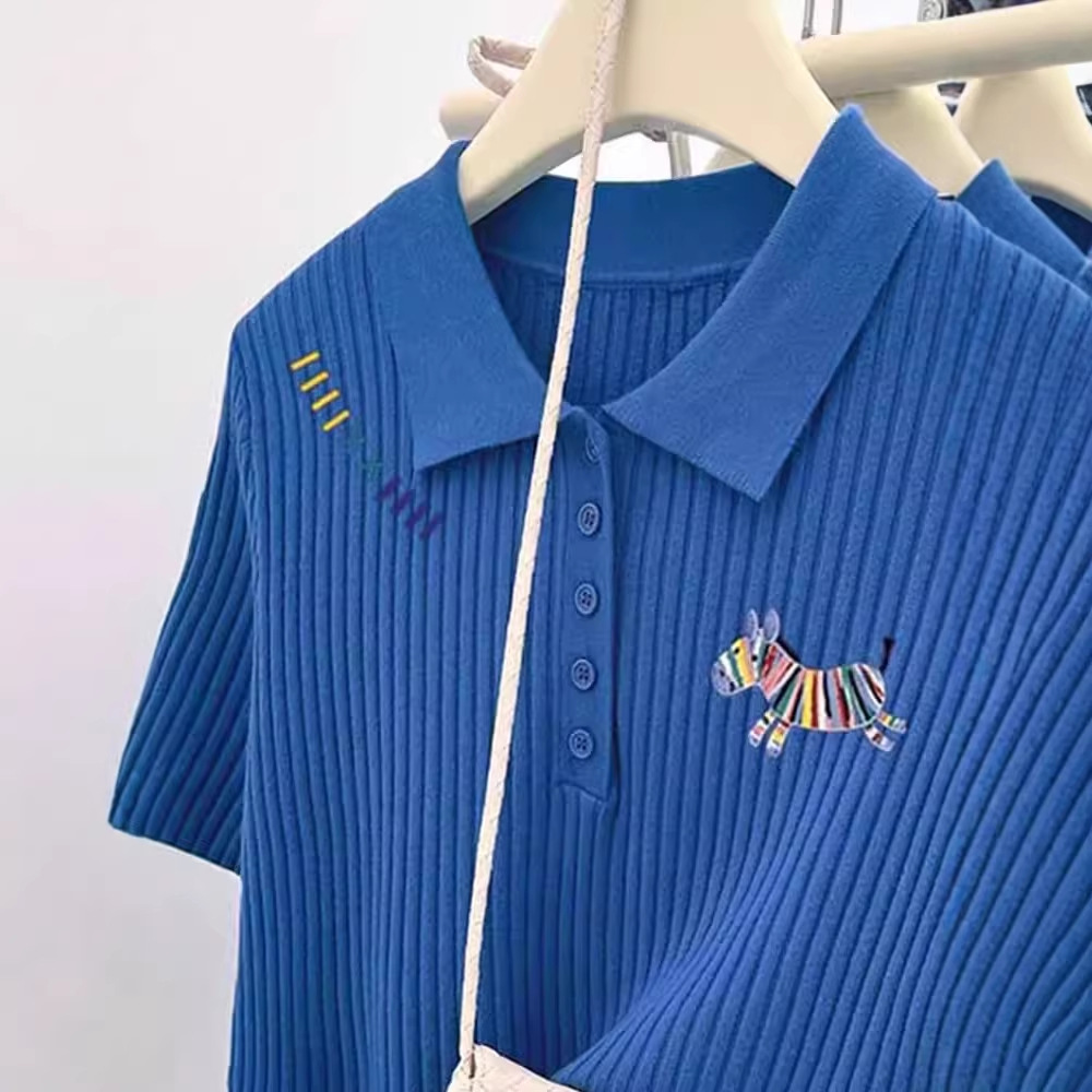 Áo thun polo nữ tay ngắn cổ bẻ họa tiết cầu vồng ngựa con — Màu xanh da trời chi tiết 3