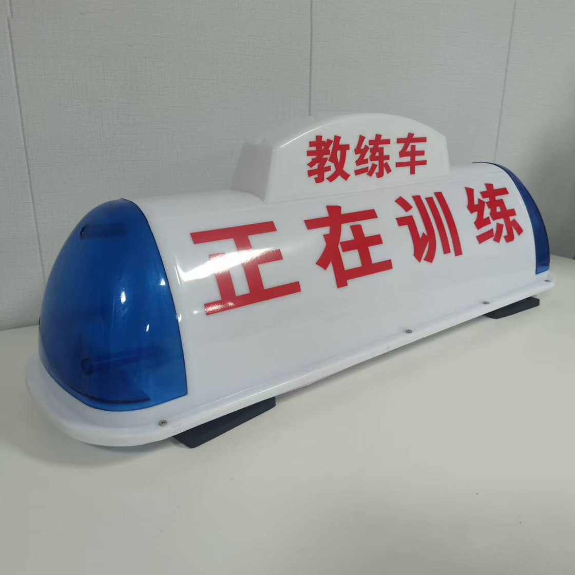 Cross-border best-selling magnetic LED roof light for coaches, taxis, and dump trucks, 120 km/h speed