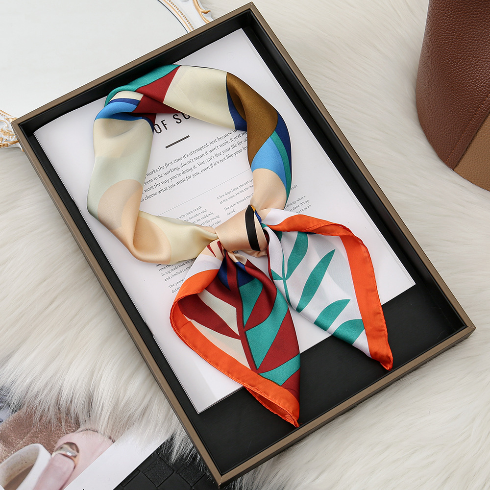 Nuevas flores transfronterizas de moda bufandas de seda 70 bufandas cuadradas de seda de impresión de color accesorios de alta calidad bufandas damas
