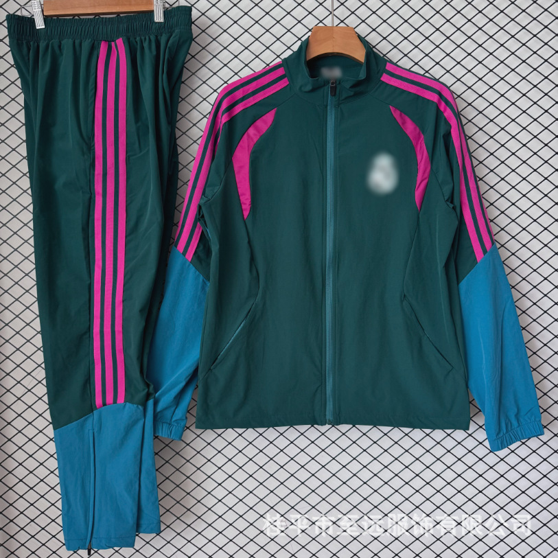 Brasileño chaqueta de asalto con capuchón, abrigo a prueba de viento, abrigo a prueba de agua, fábrica de fuentes deportivas, ropa de entrenamiento de fútbol al por mayor image 39