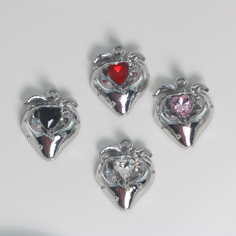 4g Weight 1 Piece 17*21.1mm Alloy Rhinestones Heart Shape Strawberry Pendant