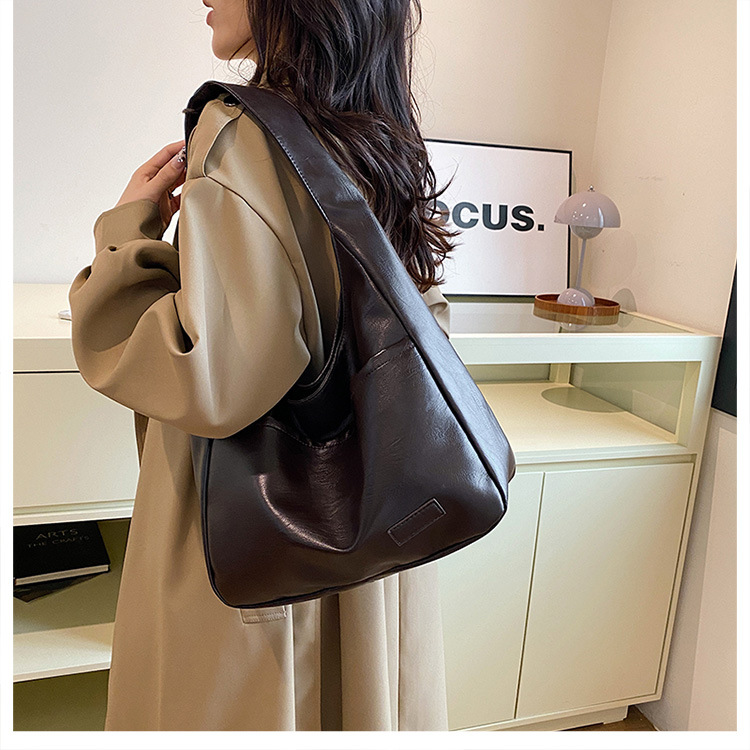 Large-capacity female 2024 new autumn and winter soft leather bucket bag, commuter tote bag, college student class single-shoulder bag undefined