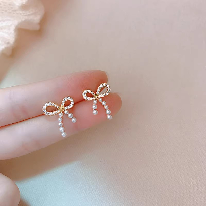 S925銀針韓国版耳飾りシンプルな大衆気質個性的な新型ピアス女性高級感真珠イヤリング卸売り