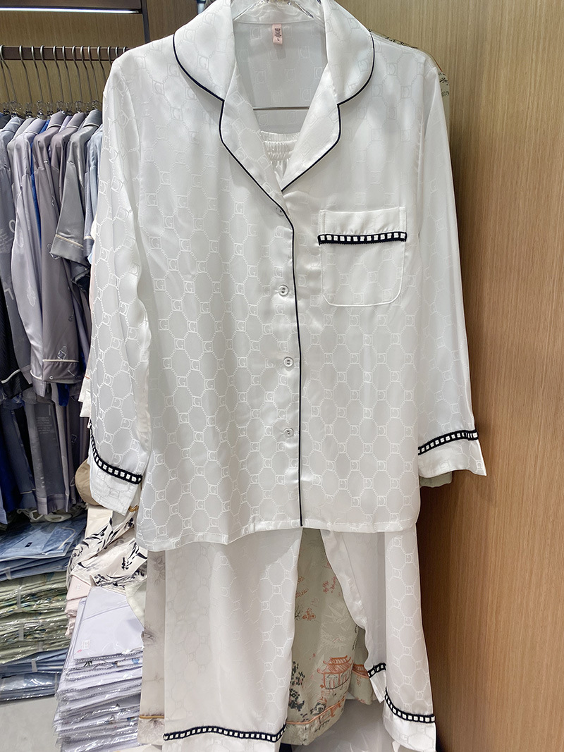 화이트 패치워크 긴소매 및 바지