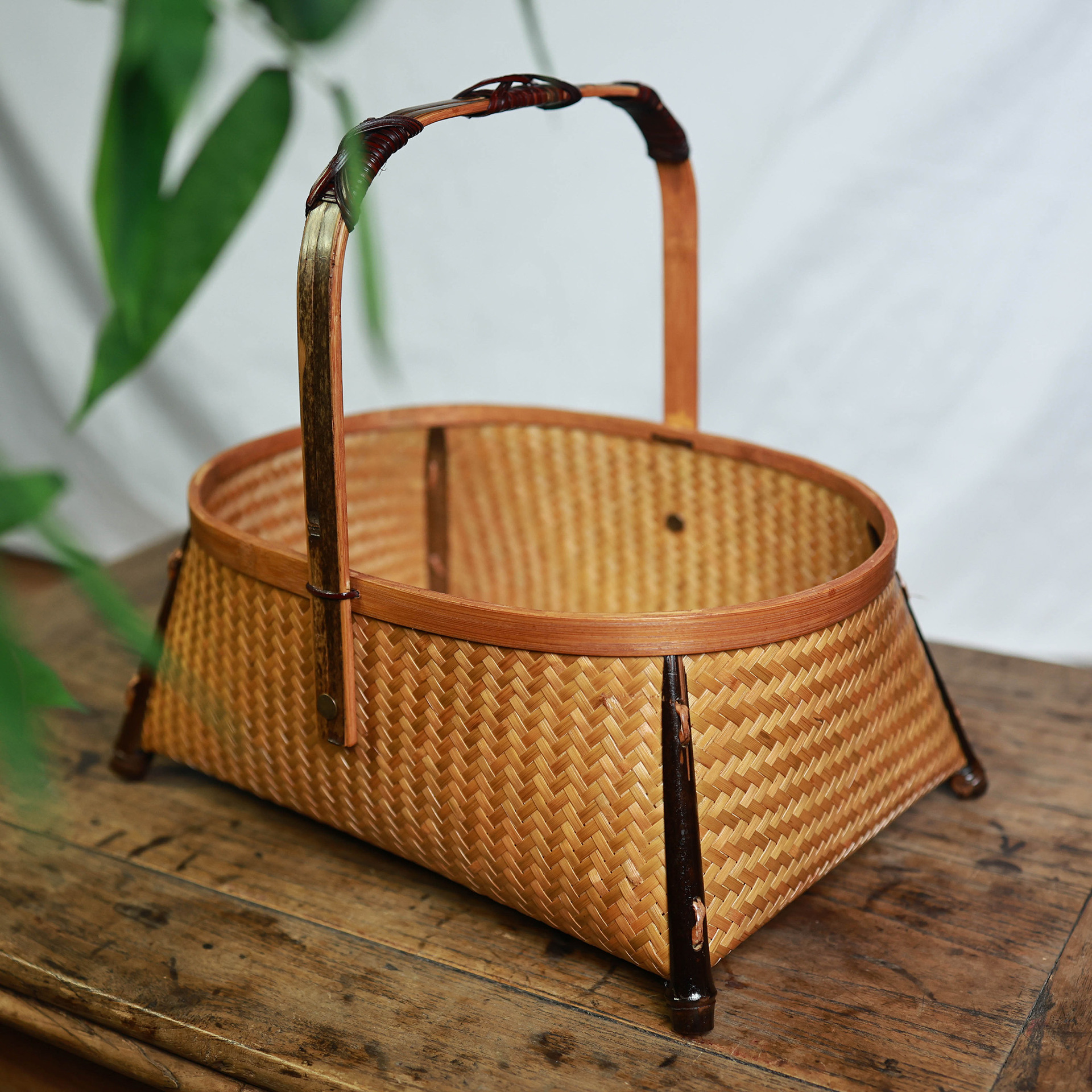 Chinese handmade bamboo woven oval basket with purple bamboo handles and feet, fruit basket, tea set storage box