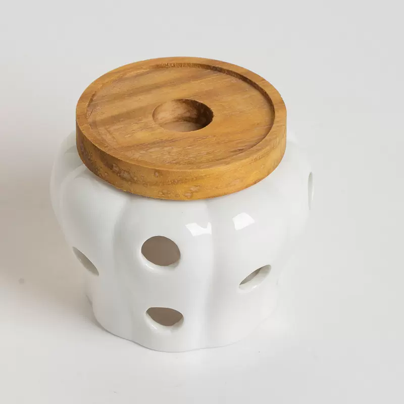 现货白色陶瓷大蒜罐，陶瓷大蒜储存罐，透气大蒜生姜储藏罐