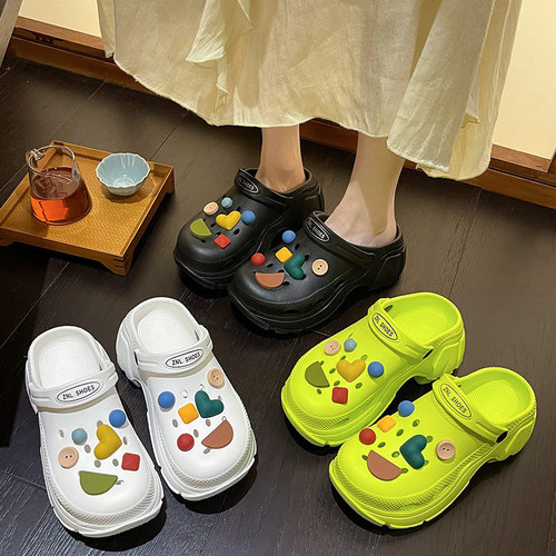 Women's Croc Shoes Summer 2024 New Ultra Thick Soled Outer Wear DIY Love Versatile Beach Baotou Croc Shoes for Women