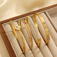 �羳���uŮ�ˮ����ɫ�䓕r�к��s䓽z�K�A�����C���l18K��