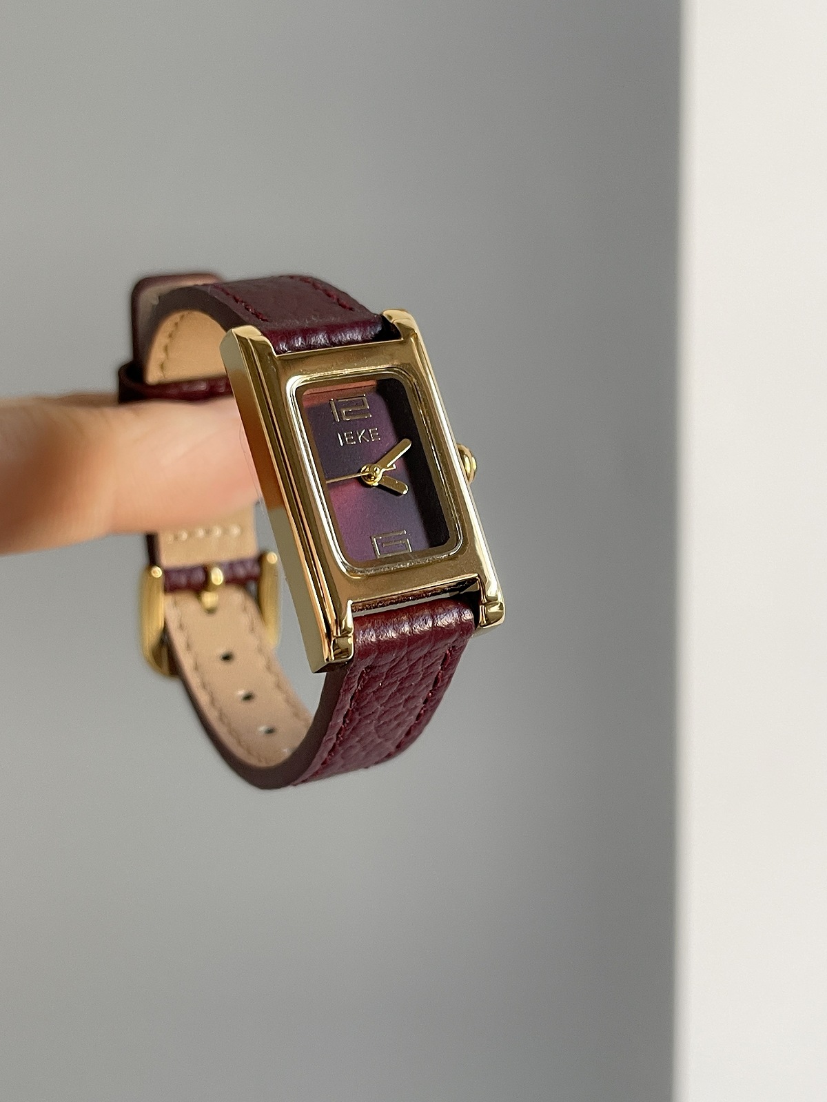 IEKEクロスボーダー小衆安可拉紅中古腕時計女性モデル個性軽豪華小型文字盤生放送プライベート女性時計