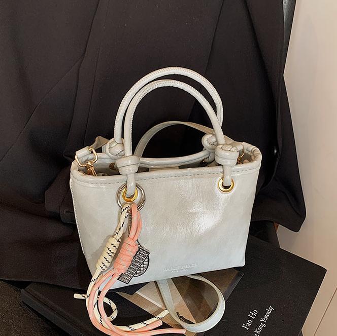 Bolso de mano popular, bolso de mano para mujeres 2025, nuevo bolso de cuero de cera de aceite retro, bolso de moda de textura versátil, mochila.