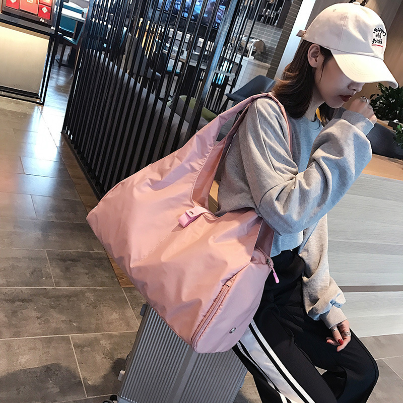 Fashionable capacious foldable sports bag for training