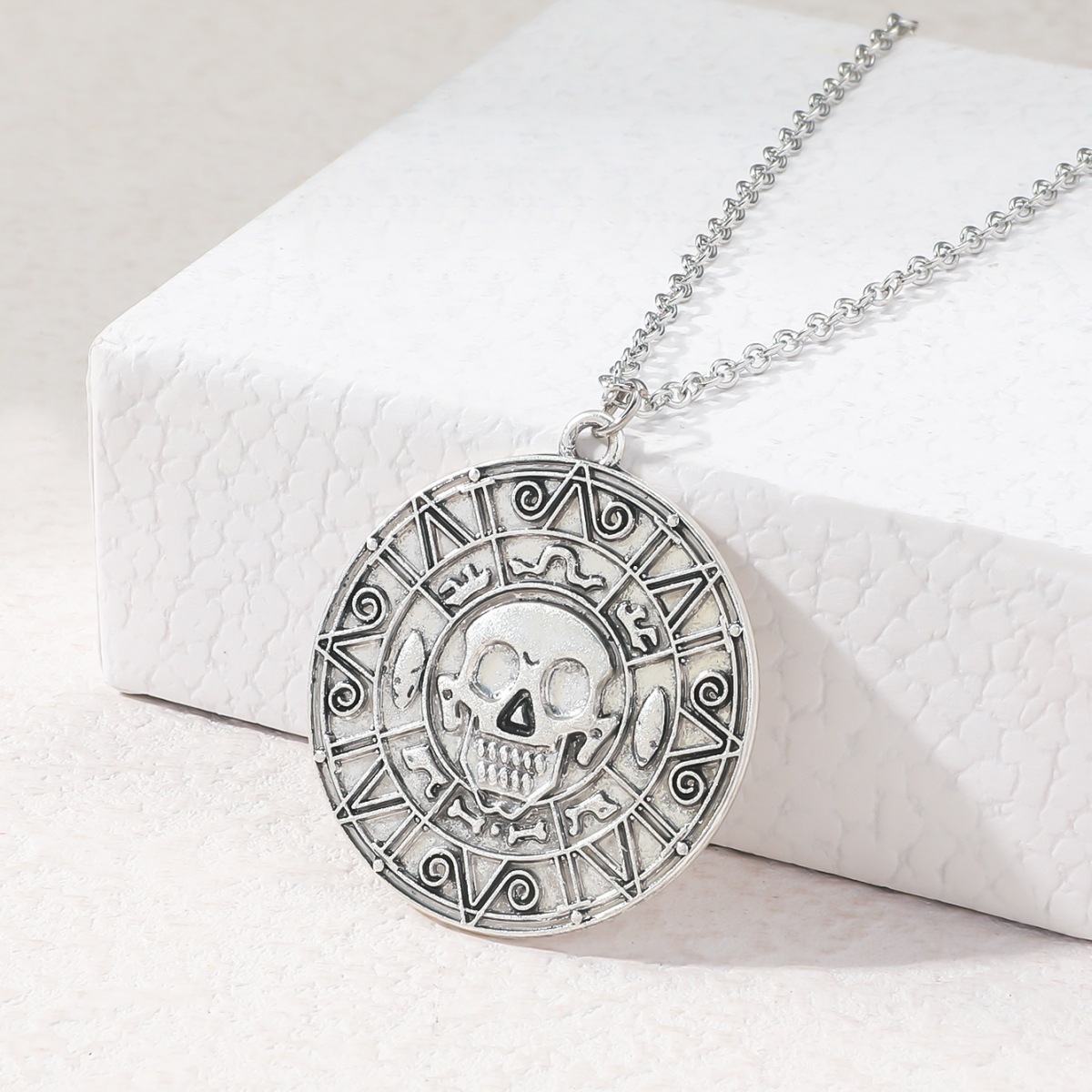 Europea y americana película joyería Caribe pirata collar azteca oro moneda cadena hombres cráneo COLLAR COLGANTE