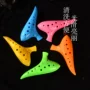 学生学习吹奏水洗陶笛