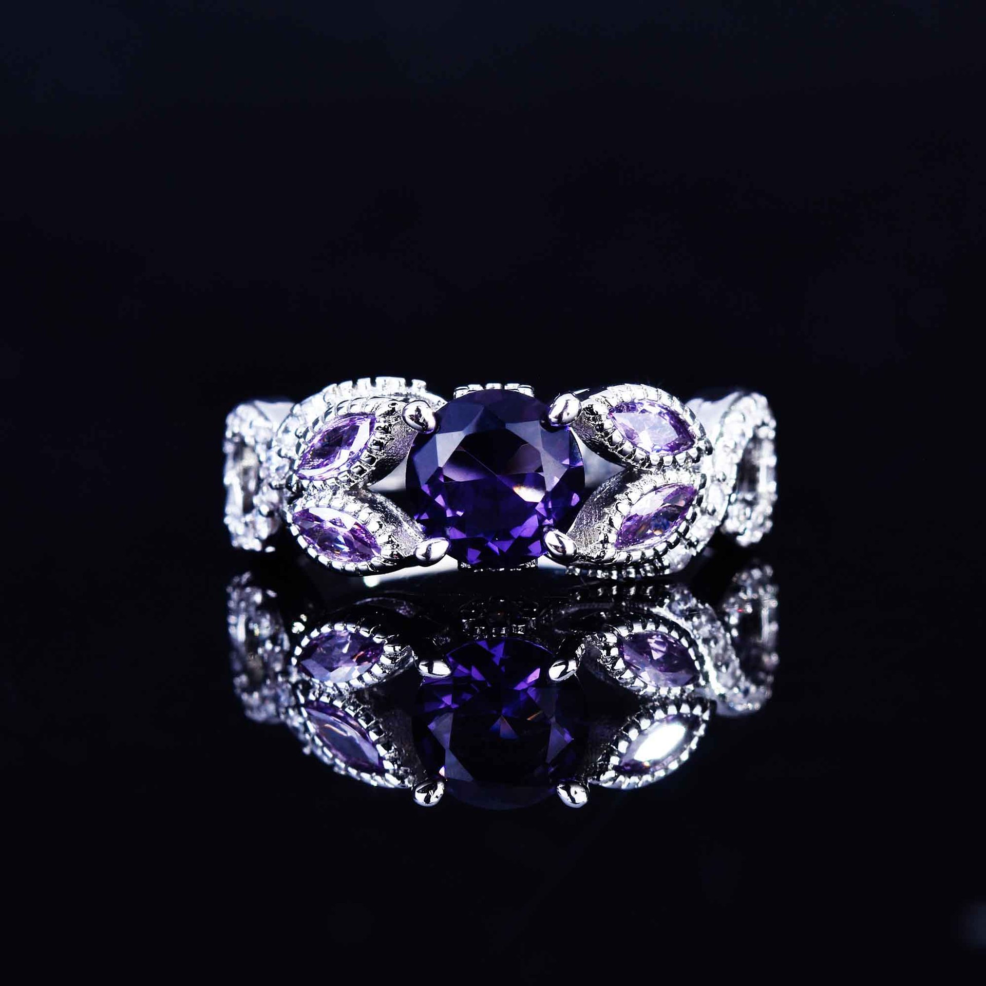 Zhenrong  Cross-border Supply New Inlaid Amethyst Carat Ring European And American Micro-inlaid Full Diamond Engagement Women's Ring display picture 1
